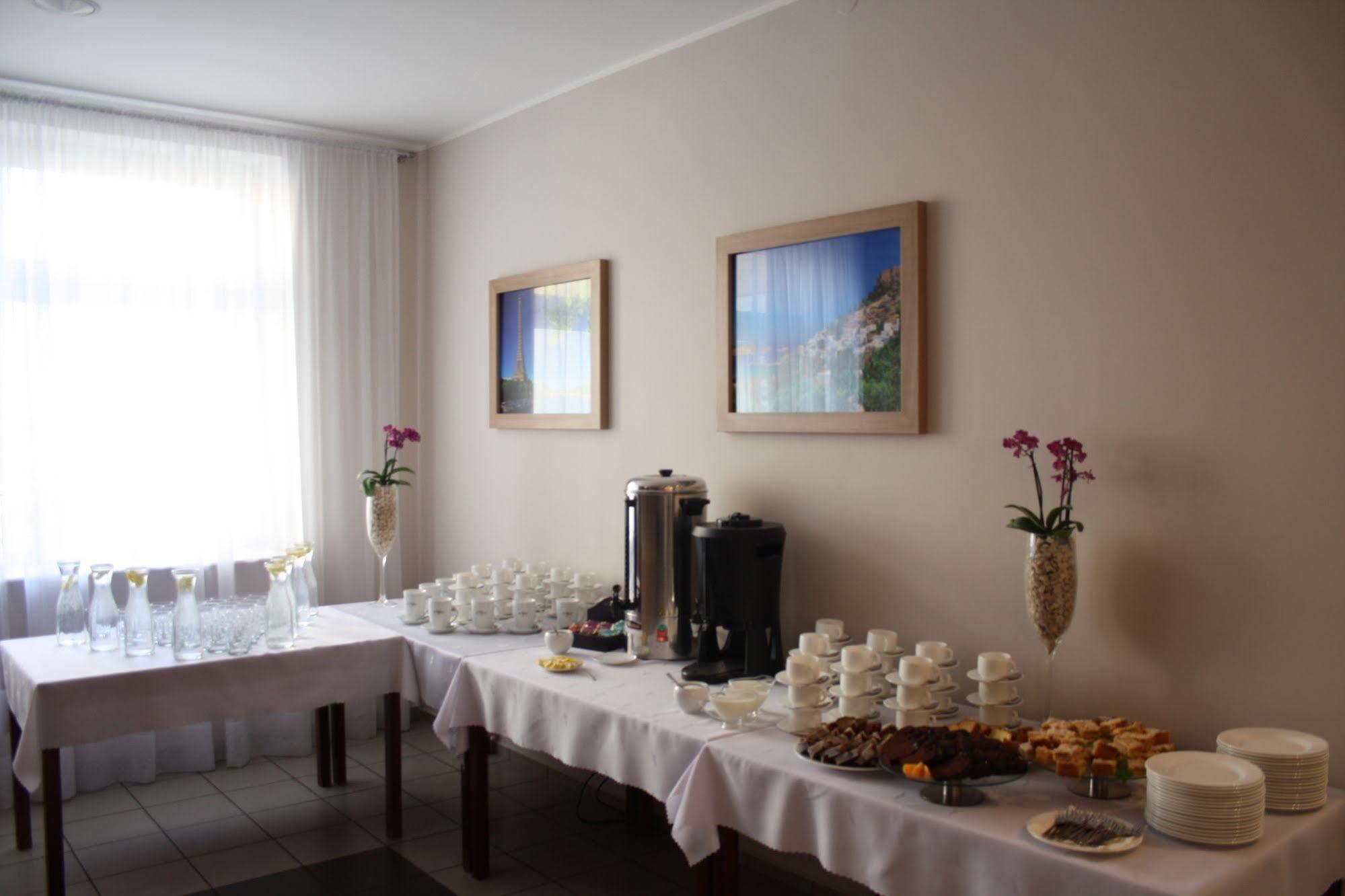 Hotel Dom Polonii Острода Екстер'єр фото